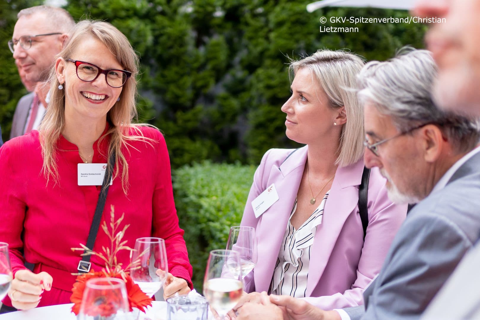 Der MD Bund unter sich: Verwaltungsratsvorsitzende Sandra Goldschmidt mit der frisch gebackenen stellvertretenden Vorstandsvorsitzenden Carola Engler sowie dem stellvertretenden Verwaltungsratsvorsitzenden Detlef Stange (v.l.n.r.)