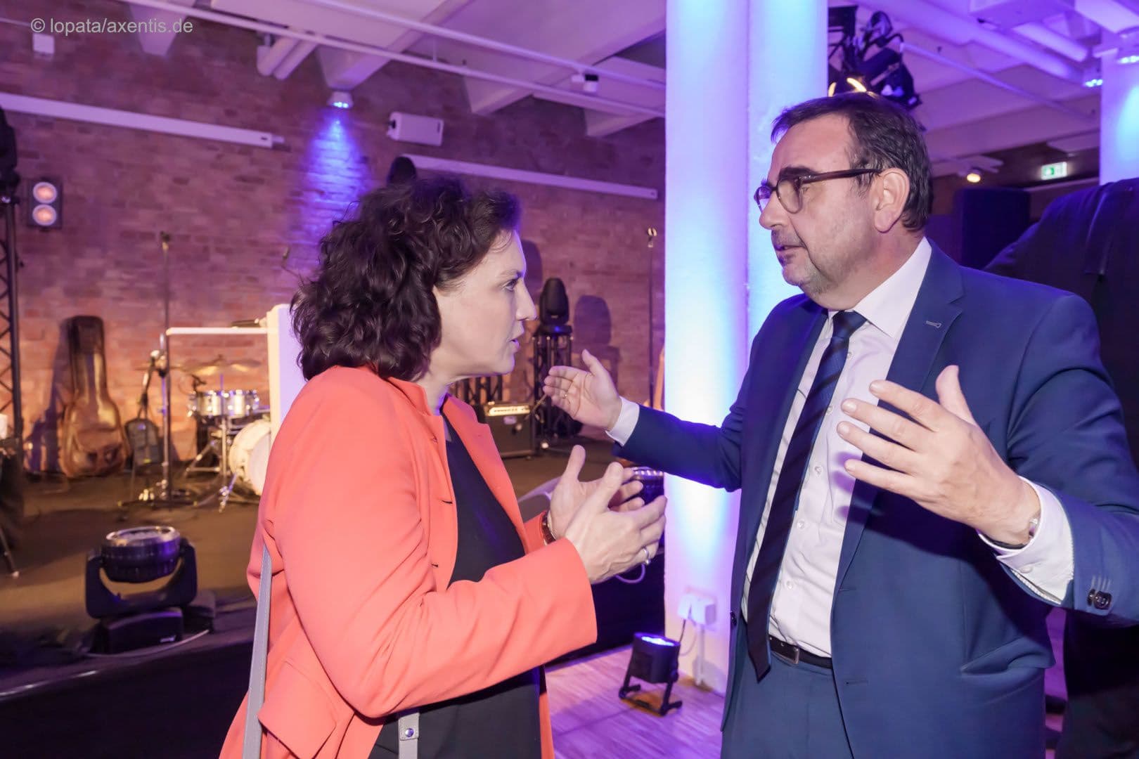Geht es hier um die künftige GKV-Finanzierung? Carola Reimann (AOK-Bundesverband) mit dem bayerischen Gesundheitsminister Klaus Holetschek