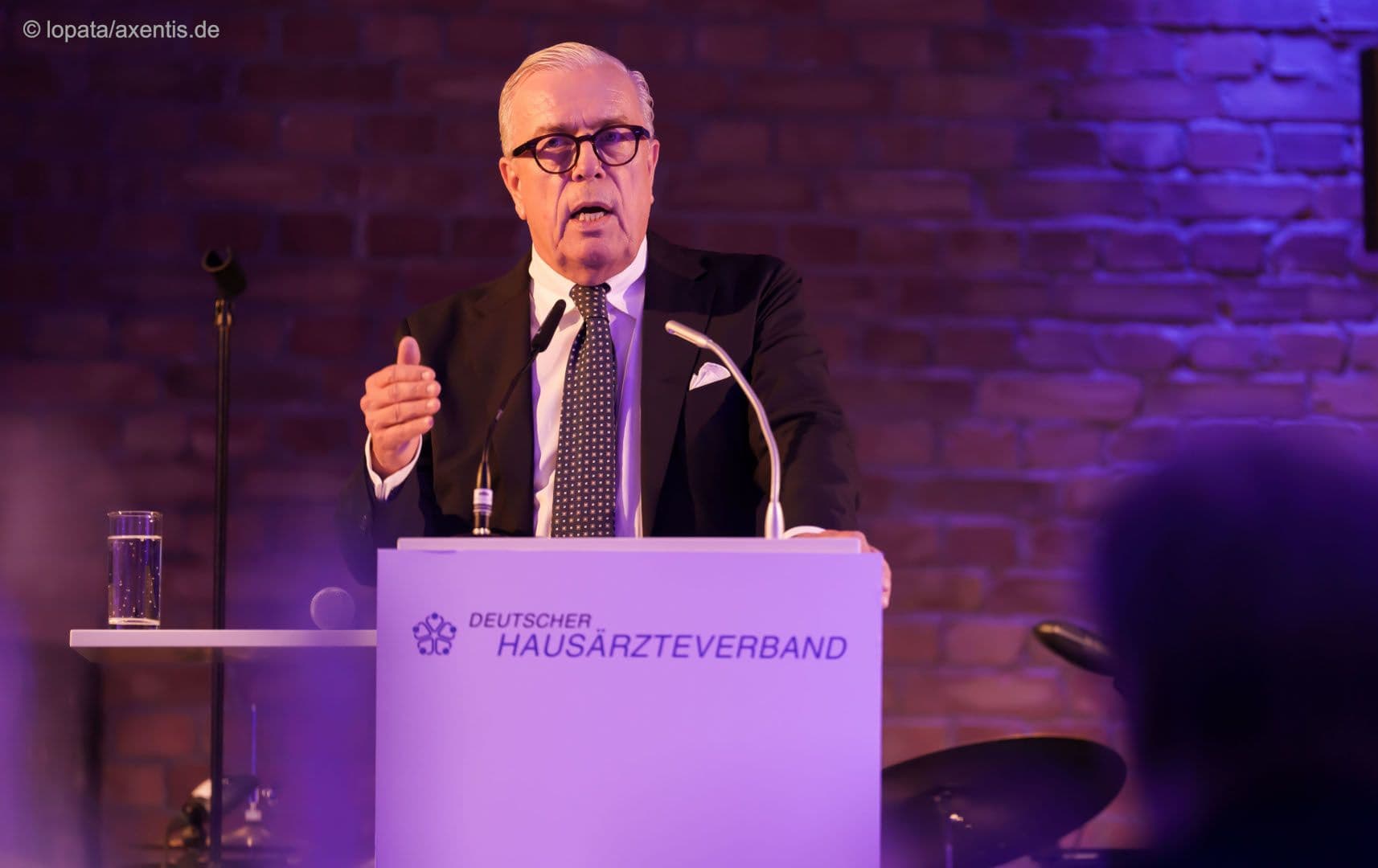 Spricht als Bundesärztekammer-Präsident, Hausarzt und berufspolitischer Freund: Klaus Reinhardt.