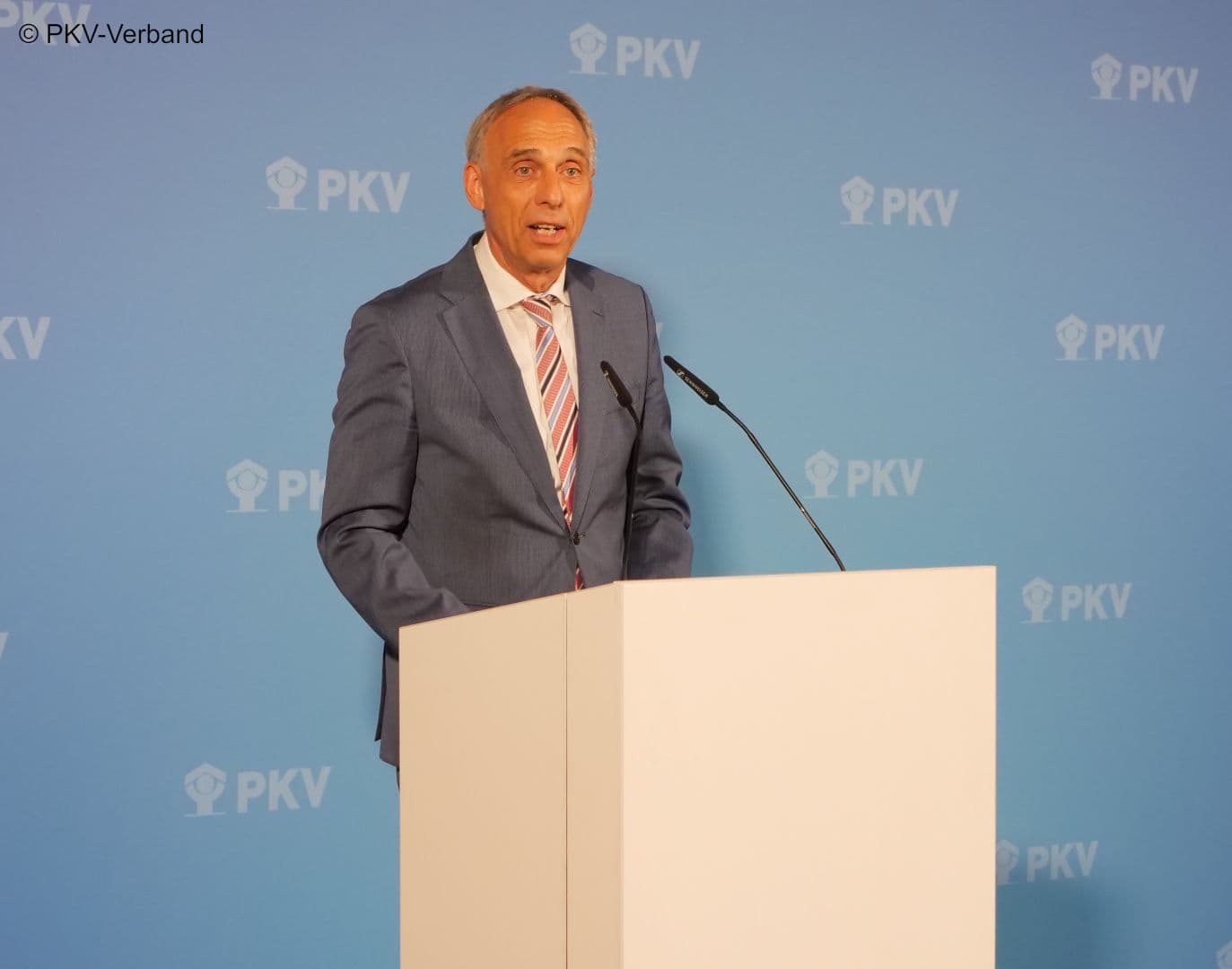 Der Vorstandsvorsitzende des PKV-Verbandes Ralf Kantak bei seiner Eröffnungsrede