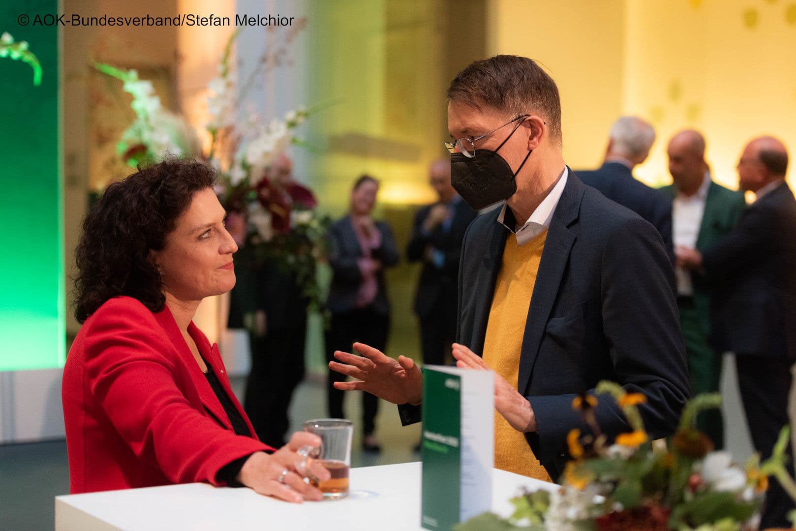 Kommunikation ist sehr wichtig: Carola Reimann (AOK-Bundesverband) und Minister Karl Lauterbach.