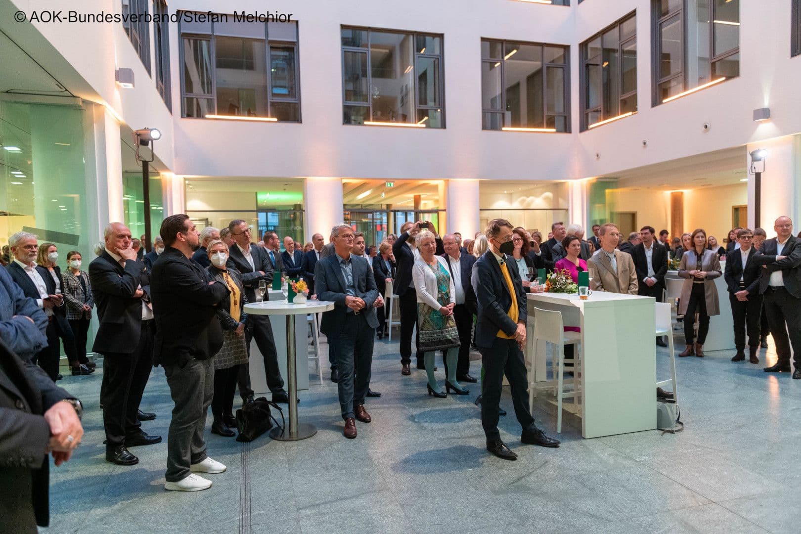 Aufmerksame Zuhörer beim Herbstfest des AOK-Bundesverbandes.