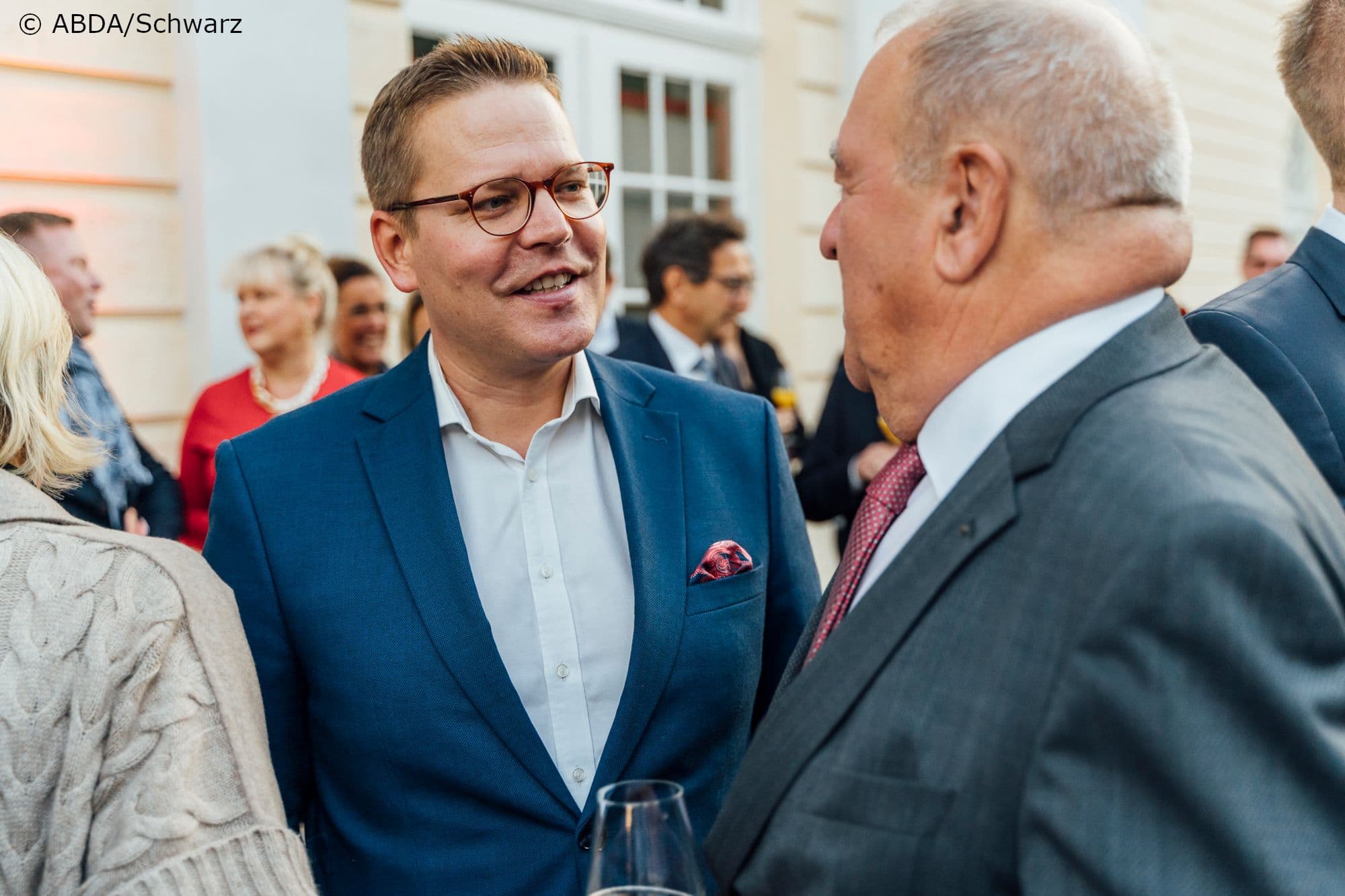 Tino Sorge MdB (CDU) (l.) mit dem Ehrenvorsitzenden Fritz Becker (DAV)