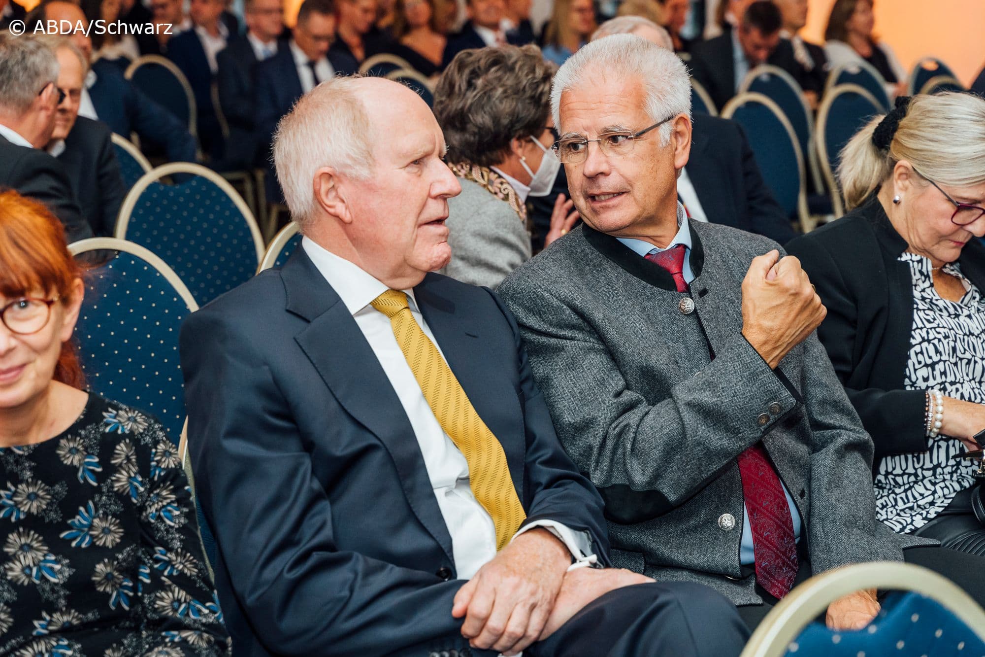 Von nachdenklich bis dynamisch: ABDA-Altpräsident Hans-Günter Friese (l.) mit Bundesapothekerkammer-Präsident Thomas Benkert