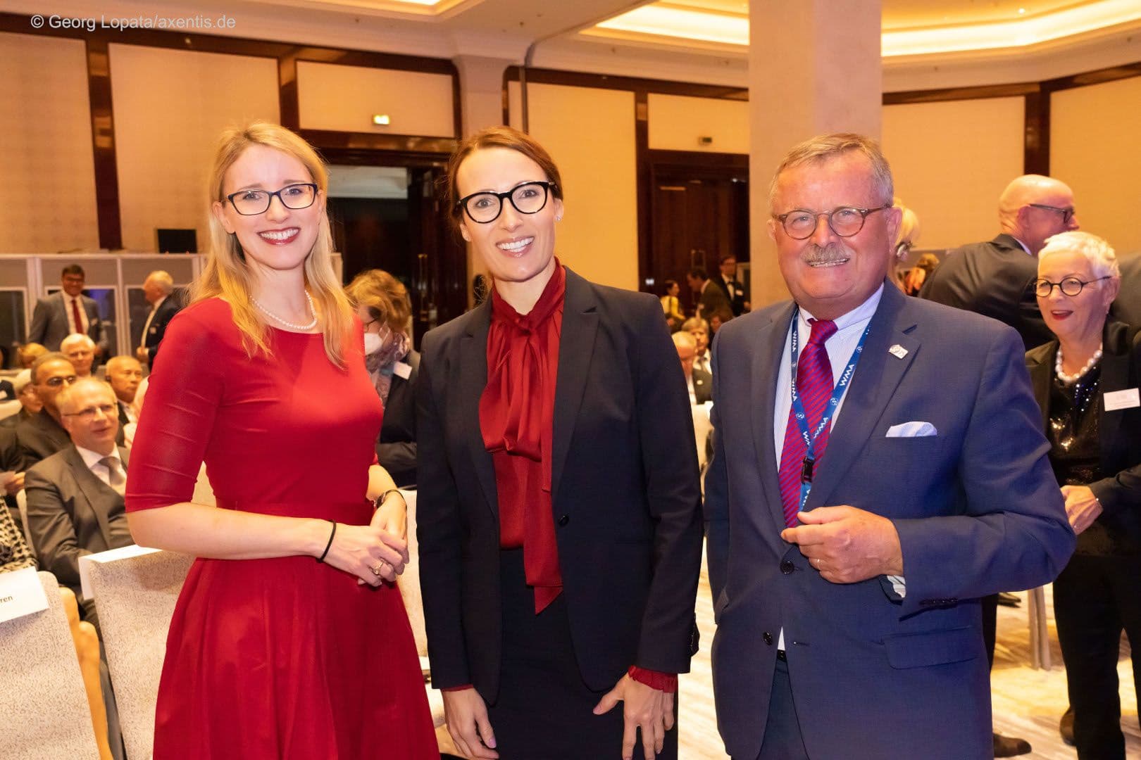 Alena Buyx (Ethikrat), Heidi Stensmyren (Weltärztebund) und Frank Ulrich Montgomery (v.l.n.r.)