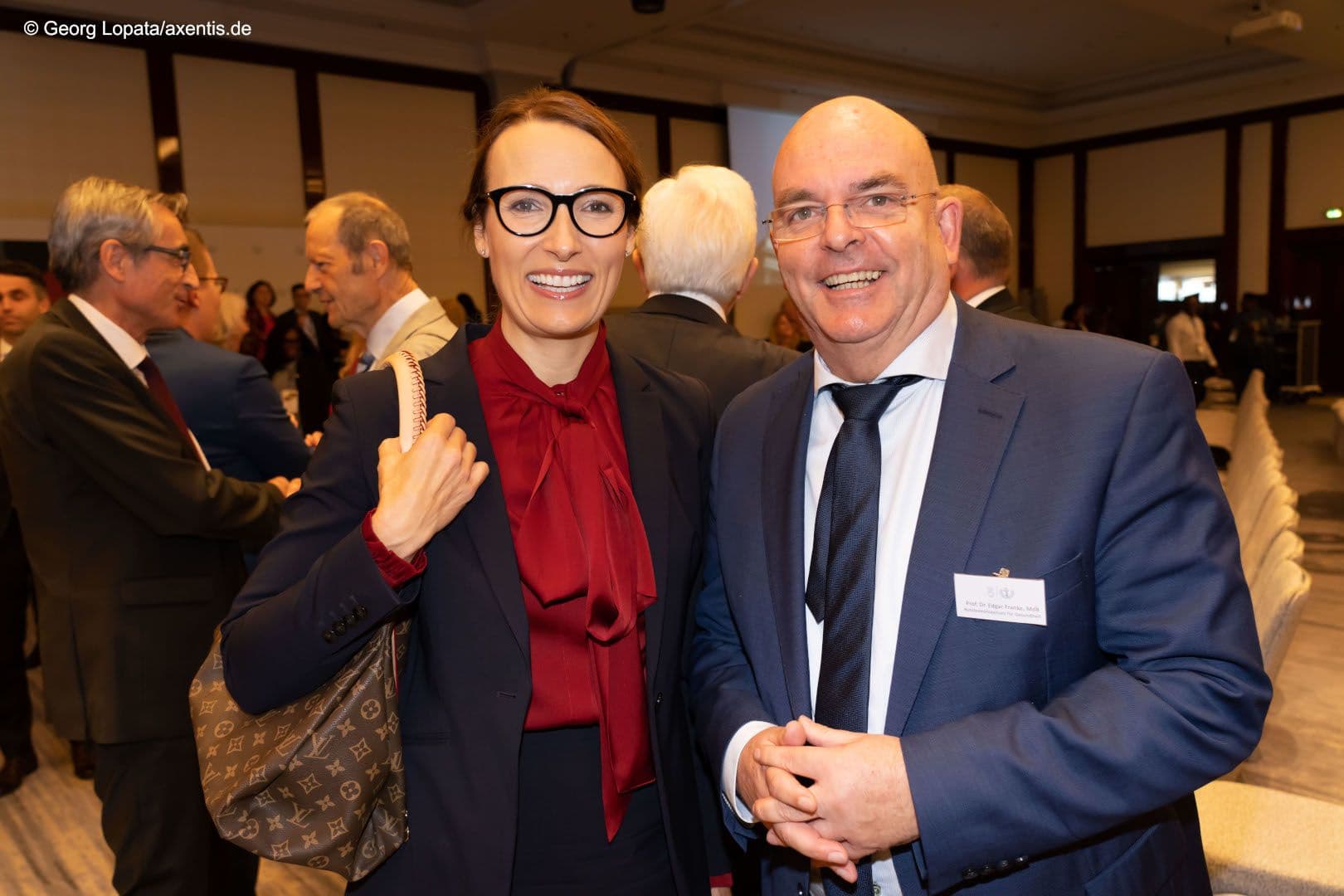 Heidi Stensmyren (Weltärztebund) und Edgar Franke MdB (BMG)