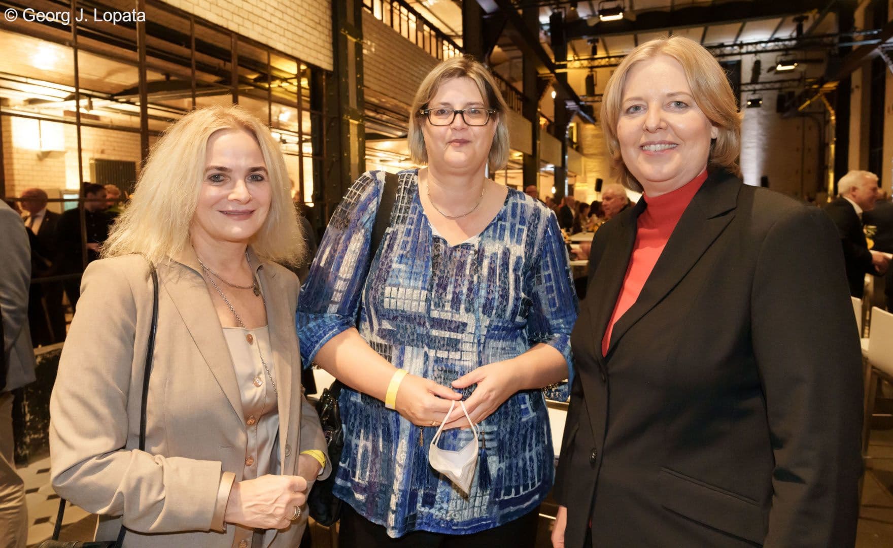 Marina Horn (Büro Drogenbeauftragter), Sonja Optendrenk (BMG) und Bundestagspräsidentin Bärbel Bas MdB (SPD) (v.l.n.r.)