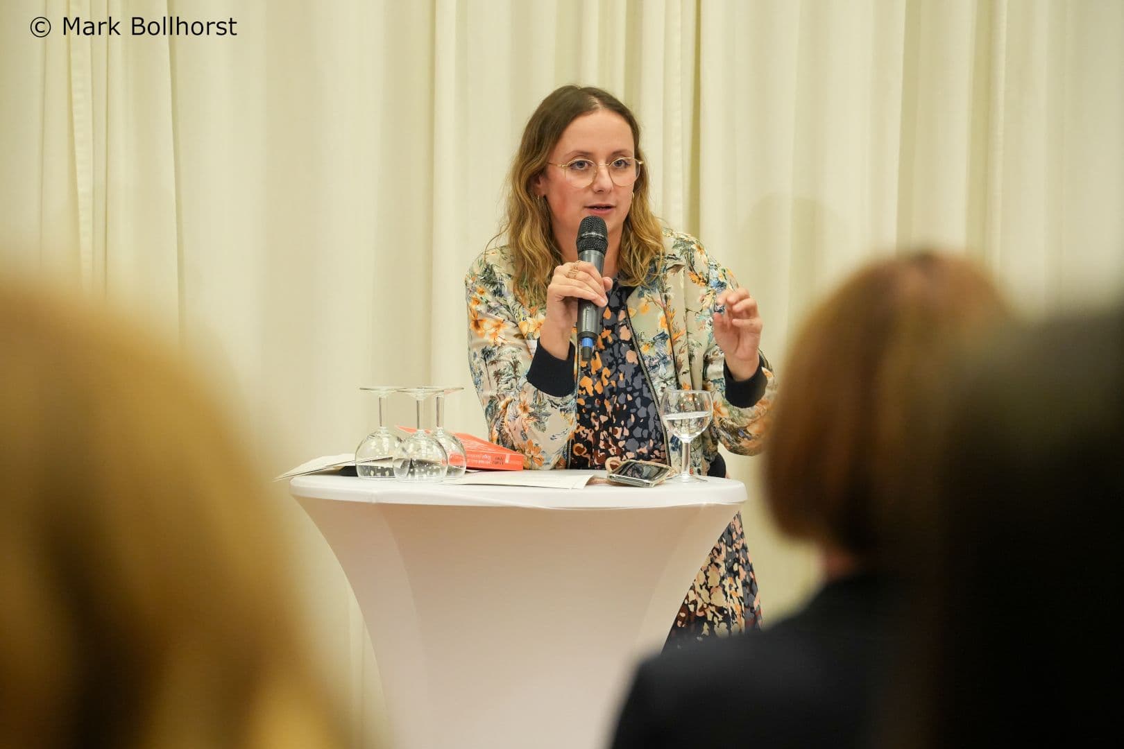 Alexandra Zykunov, Autorin des Buches „Wir sind doch alle längst gleichberechtigt! 25 Bullshitsätze und wie wir sie endlich zerlegen“ gibt Anregungen.