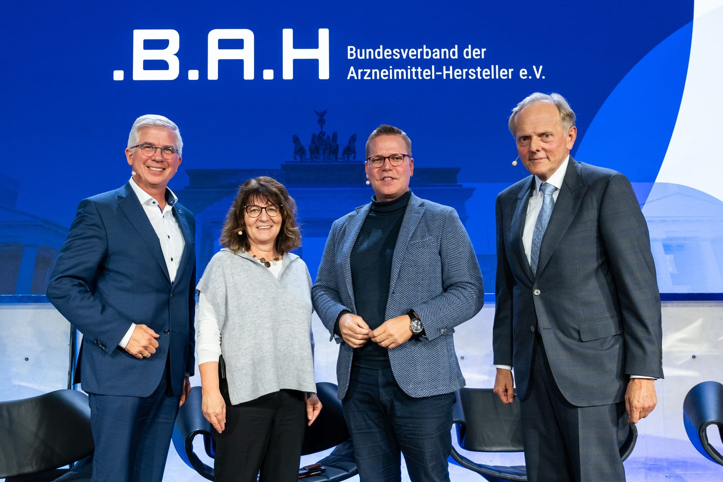 Teilnehmer des Panel: Andrew Ullmann MdB (FDP), Martina Stamm-Fibich MdB (SPD), Tino Sorge MdB (CDU) und Hubertus Cranz (BAH) (v.l.n.r.)