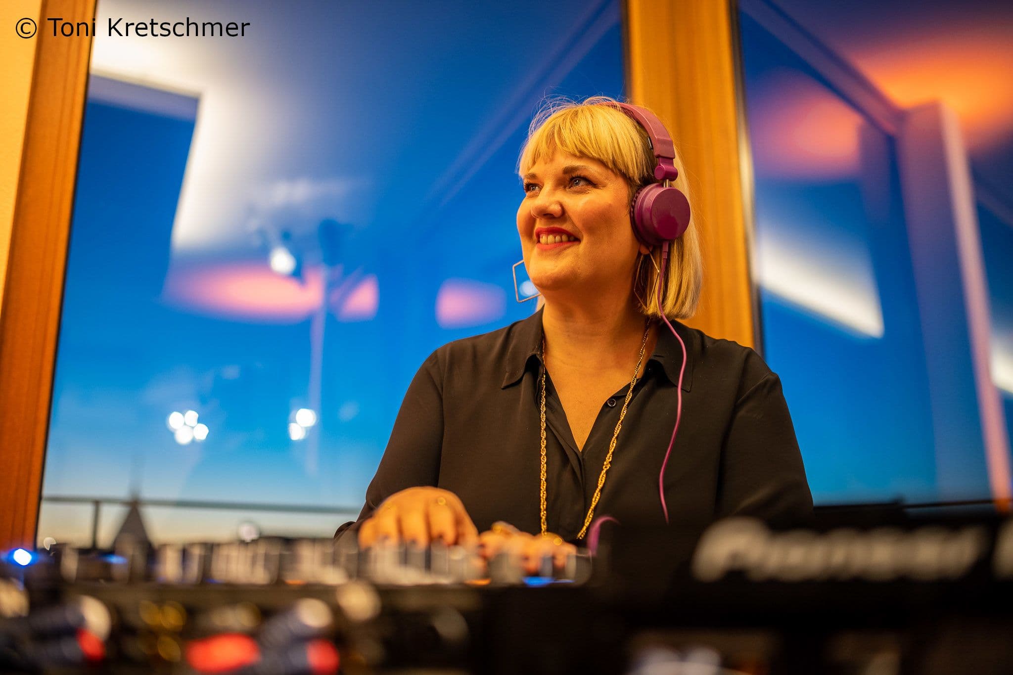 In diesem Jahr kein Klavierspieler:  DJ Clarice legt auf.
