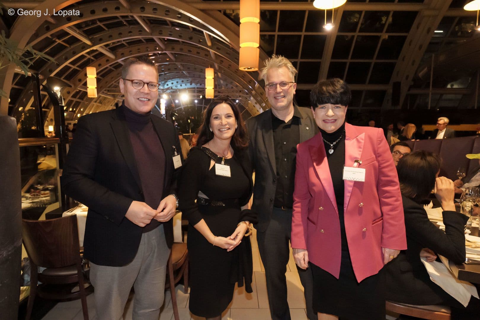 Tino Sorge MdB (CDU), Nicola Nicola Buhlinger-Göpfarth und Markus Beier (beide Deutscher Hausärzteverband) sowie Christine Aschenberg-Dugnus MdB (FDP) (v.l.n.r.)