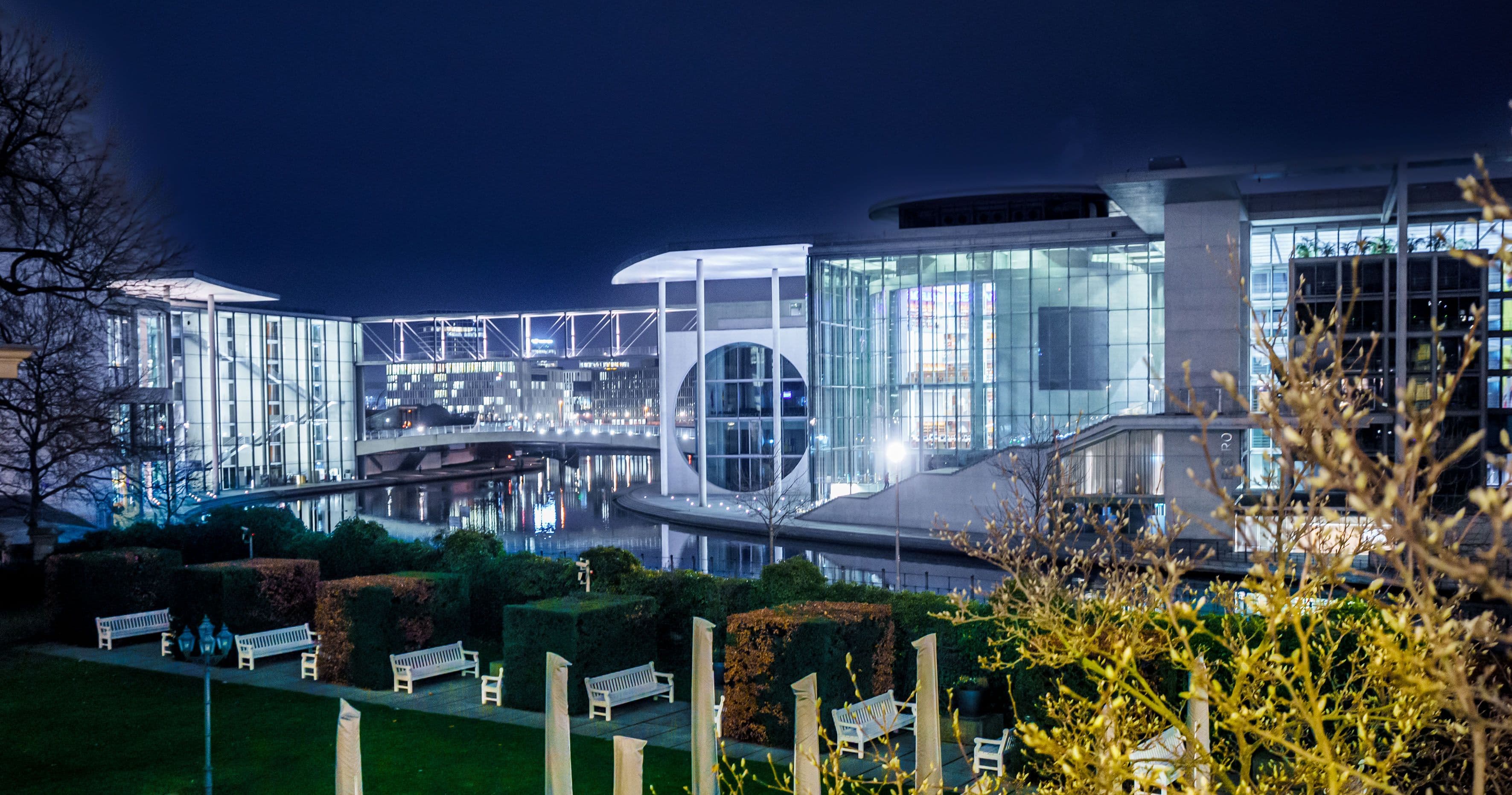 Blick aus dem Kaisersaal der Parlamentarischen Gesellschaft auf den Bundestag