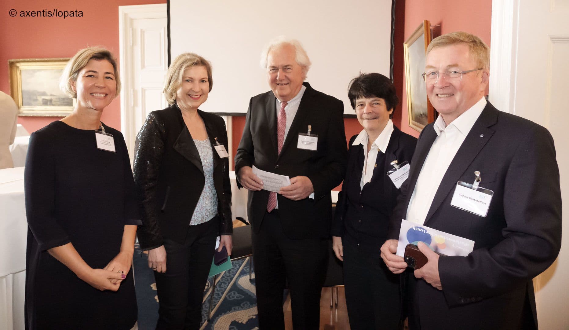 Corina Glorius (SHV), Ulrike Steinecke (geradeweil), Heinz Christian Esser (SHV), Ursula Cüppers-Böhle (ZVK) und der ehemalige Pflegebeauftragte Andreas Westerfellhaus (v.l.n.r.)