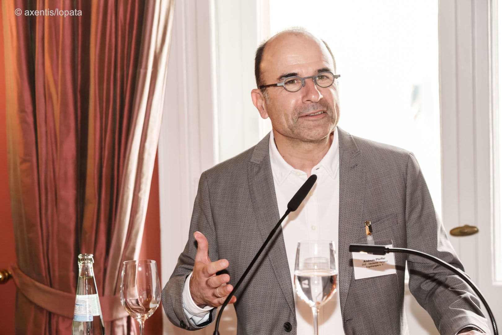 Andreas Pfeiffer (SHV) begrüßt als Gastgeber des Parlamentarischen Lunchs.