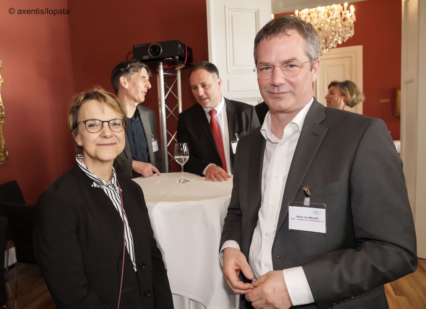 Katja Kohfeld (BMG) mit Boris von Maydell (vdek)