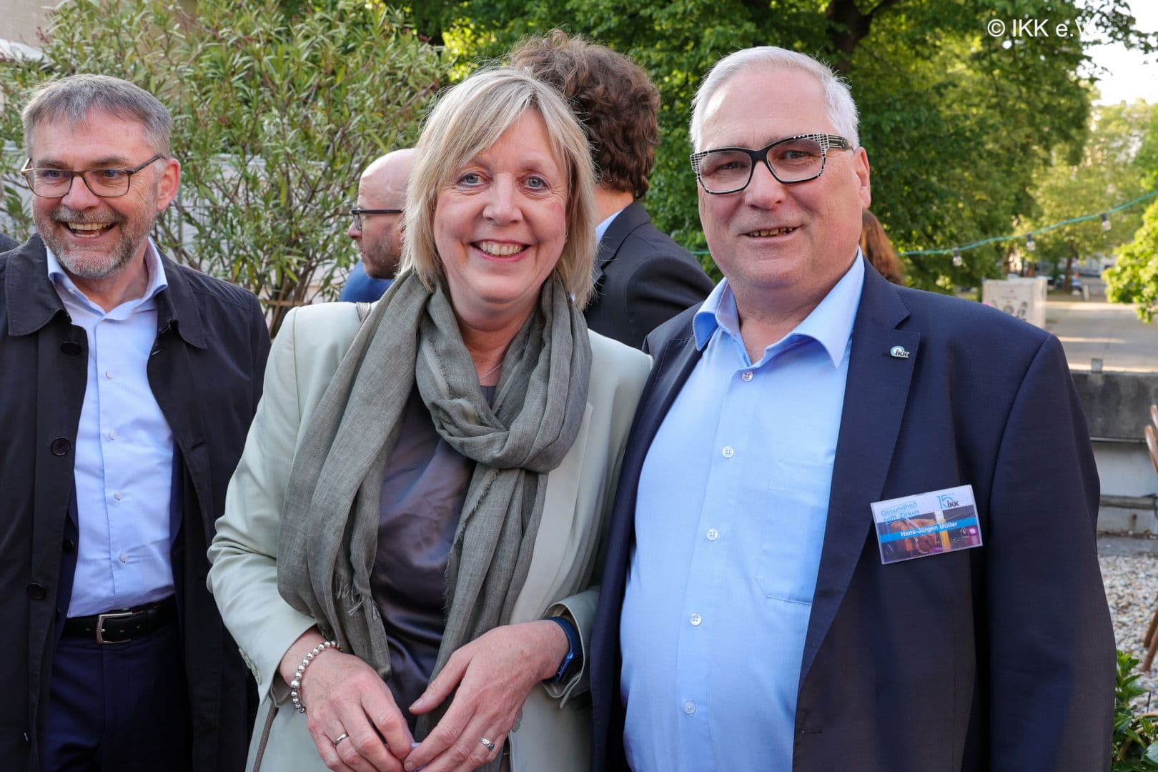 Jörg Meyers-Middendorf, Ulrike Elsner (beide vdek) mit Hans-Jürgen Müller (IKK e.V.)