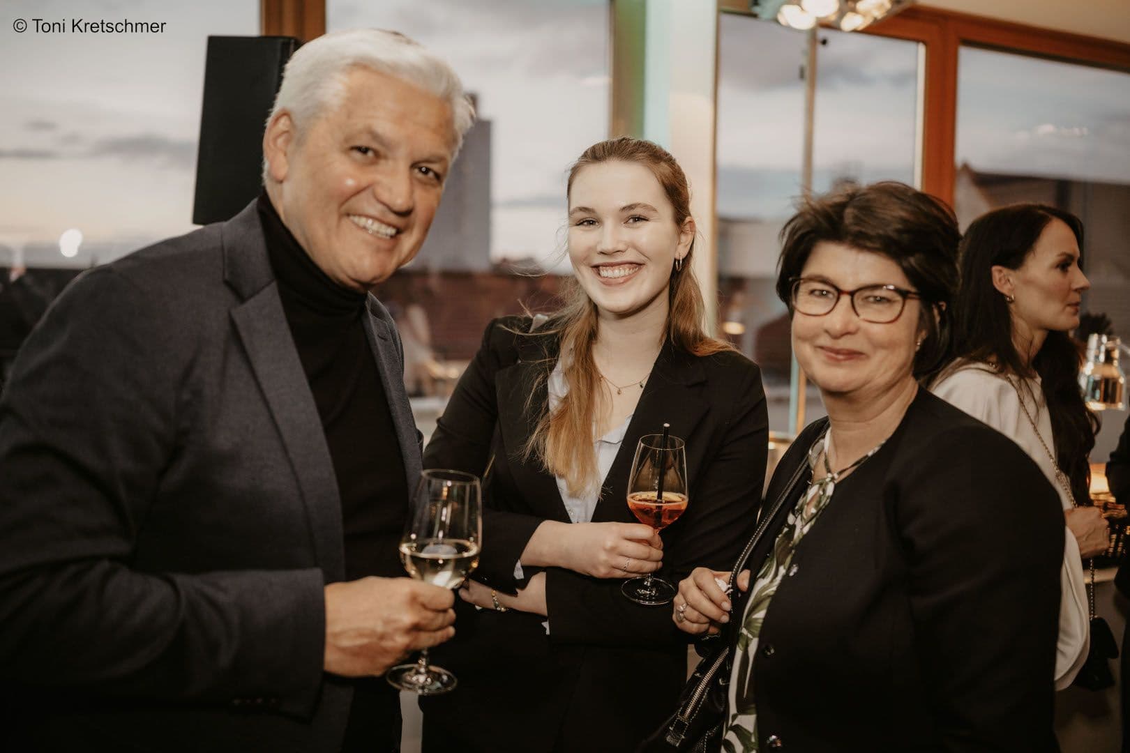 Hubert Hüppe MdB (CDU/CSU) mit seiner Mitarbeiterin Luise Stenner sowie Antje Kapinsky (vdek) (v.l.n.r.)