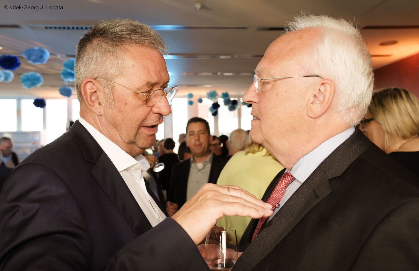 Vdek-Verbandsvorsitzender und Ex-Verbandsvorsitzender loten die gesundheitspolitische Lage aus: Uwe Klemens (l.) und Christian Zahn.