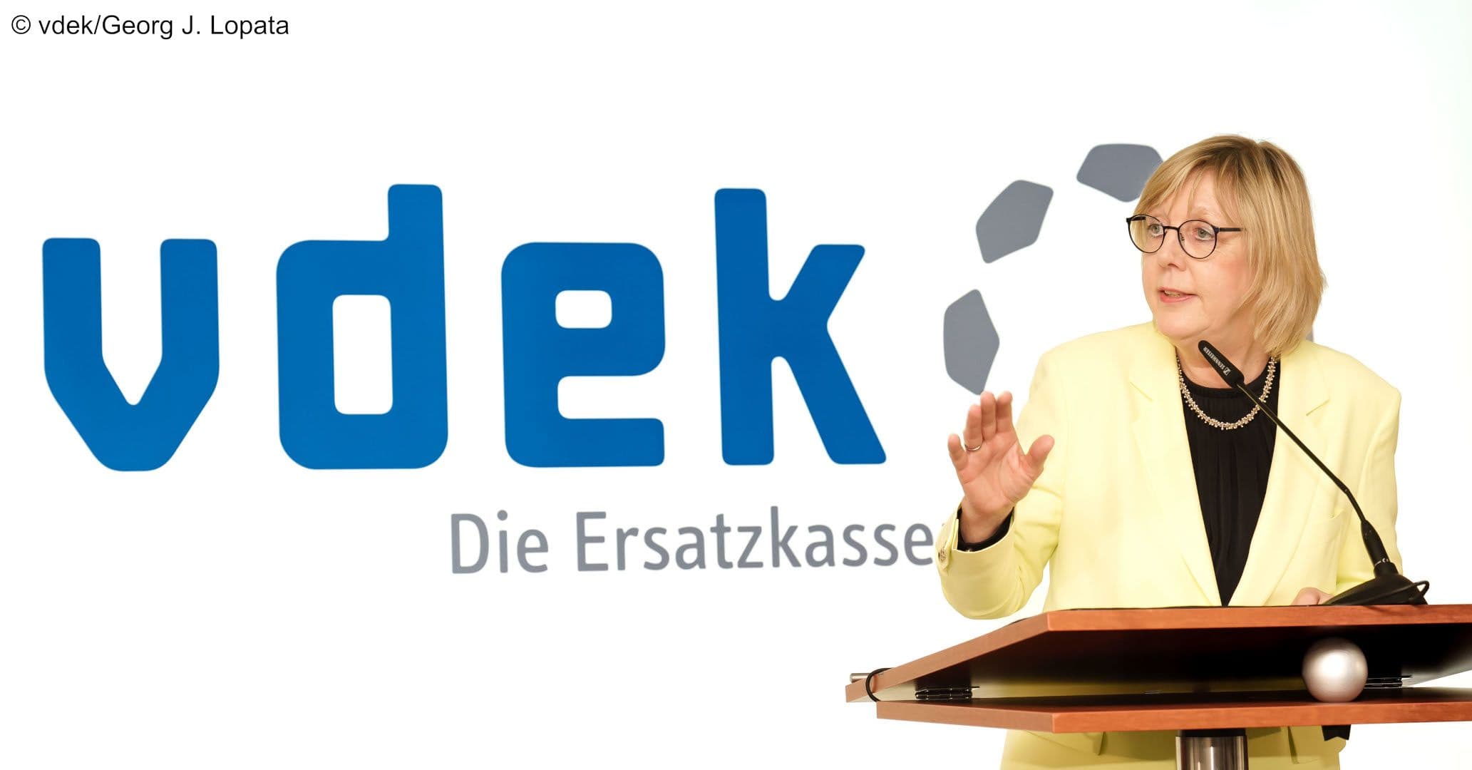 Vorstandsvorsitzende Ulrike Elsner lobt den Einsatz der GKV während der Pandemie.