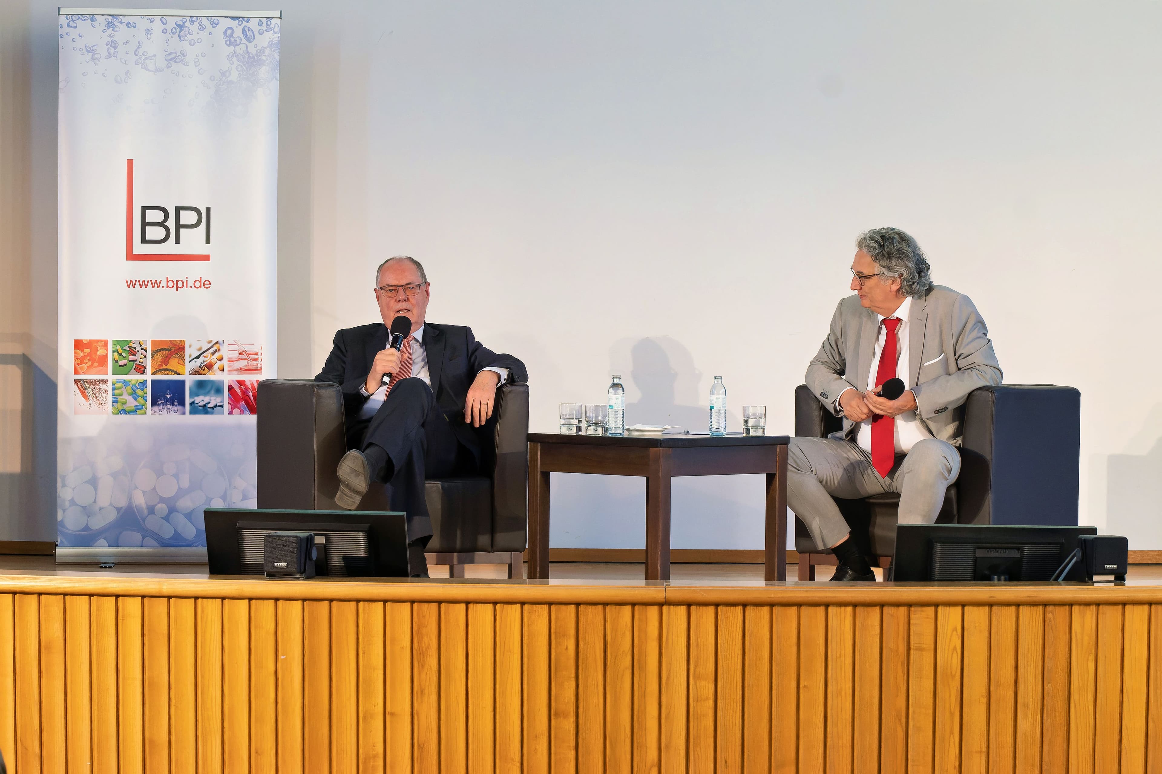 Erfahrene Männer im Gespräch: Peer Steinbrück (l.) und Hans-Georg Feldmeier (BPI)