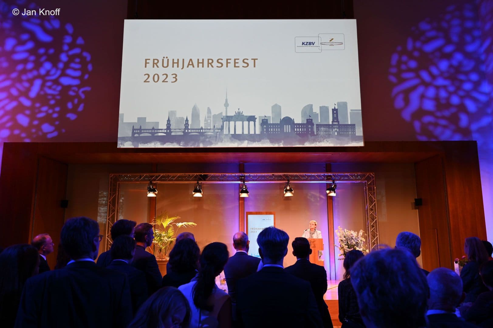 Das KZBV-Frühjahrsfest ist 2023 in der Landesvertretung Baden-Württemberg.