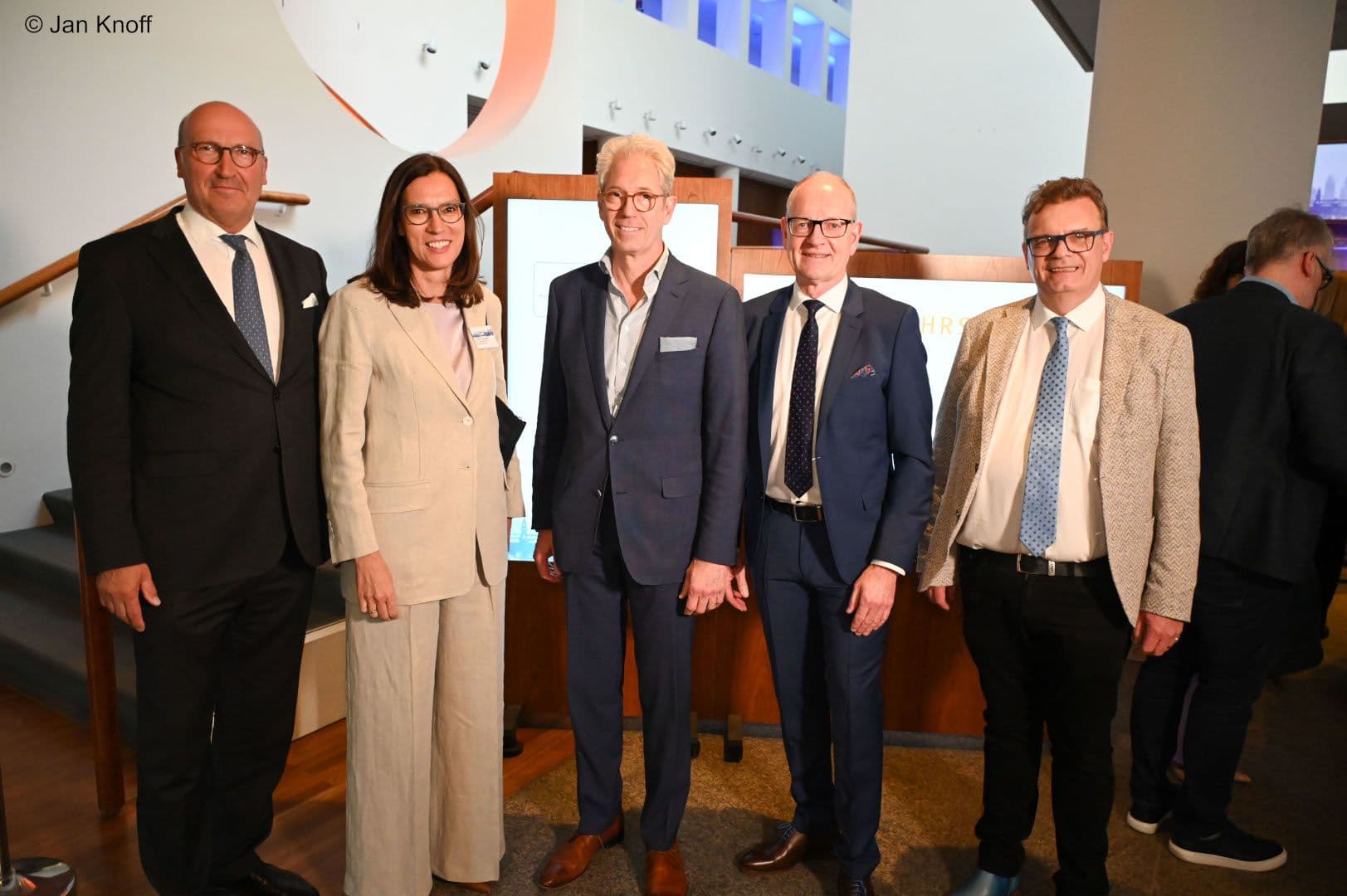 Karl-Georg Pochhammer (KZBV), Sibylle Steiner, Andreas Gassen (beide KBV), Martin Hendges (KZBV), Christoph Benz (BZÄK) (v.l.n.r.)