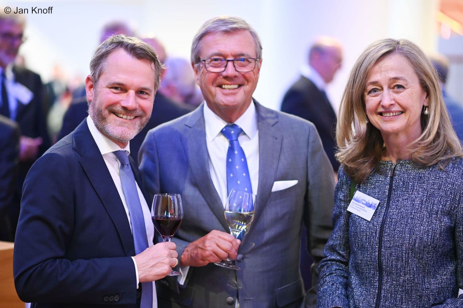Ex-Bundesgesundheitsminister Daniel Bahr (Allianz), Ex-KZBV-Vorstandsvorsitzender Wolfgang Eßer, Elfi Schmidt-Garrecht (KZBV) (v.l.n.r.)