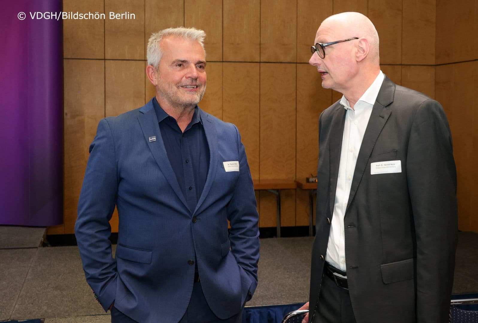 Thorsten Hilbich (DiaSorin) und Harald Renz (DGKL) (r.)