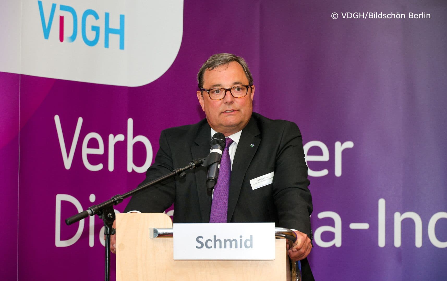 VDGH-Vorstandsvorsitzender Ulrich Schmid  begrüßt die Gäste.