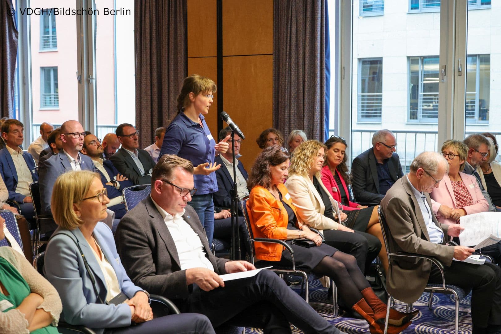 Julia Flis (mio42) beteiligt sich an der Diskussion.