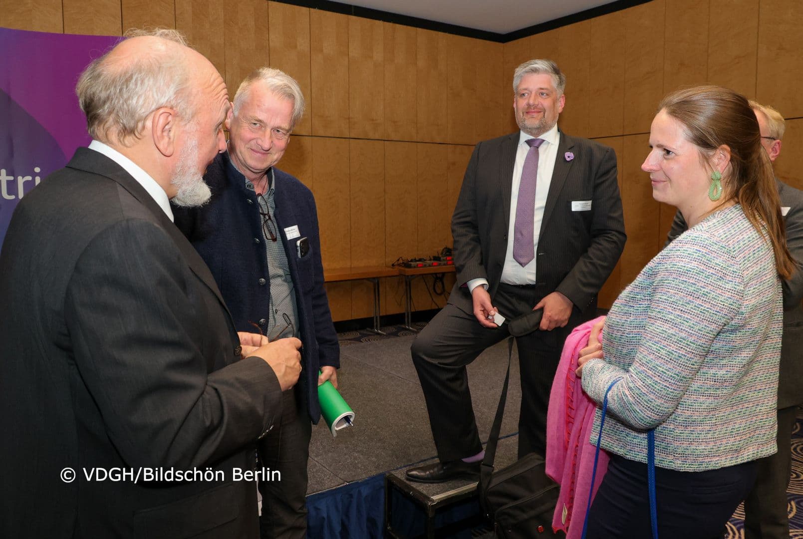 Hans-Werner Sinn, Markus Müller (BioEcho Life Sciences), Torsten Kiesner (VDGH ) und Elena Michels (VCI) (v.l.n.r.)