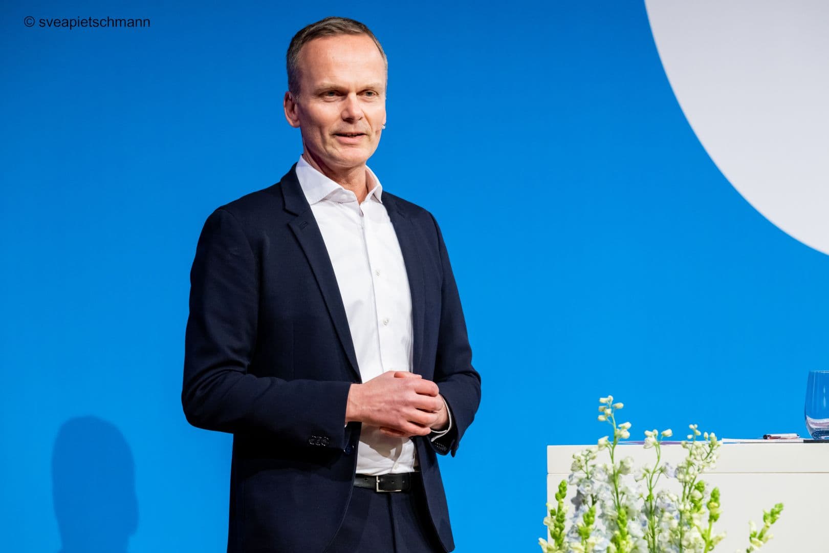 Bork Bretthauer, Geschäftsführer Pro Generika, eröffnet den Podiumstalk.