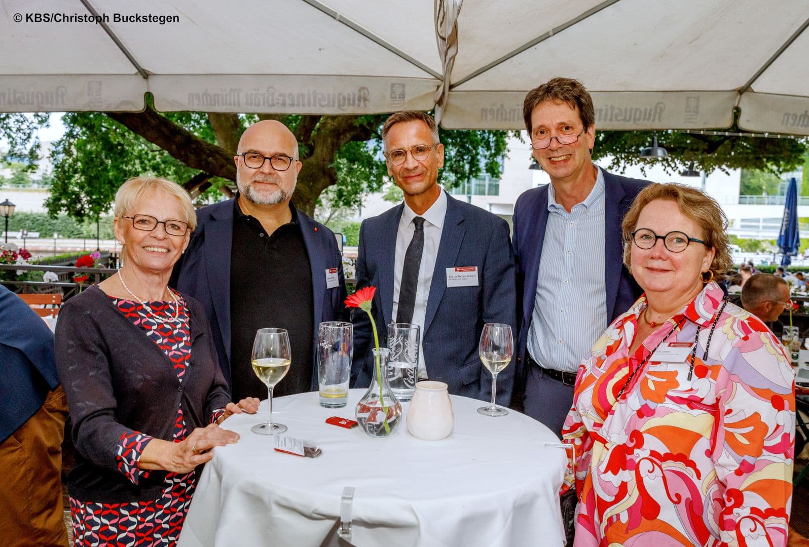 Edeltraud Glänzer (KBS), Markus Hofmann (DGB), Michael Adamzik (Universitätsklinikum Knappschaftskrankenhaus Bochum), Holger Holthusen (Knappschaft Kliniken) und Eva Jüttner (KBS) (v.l.n.r.)