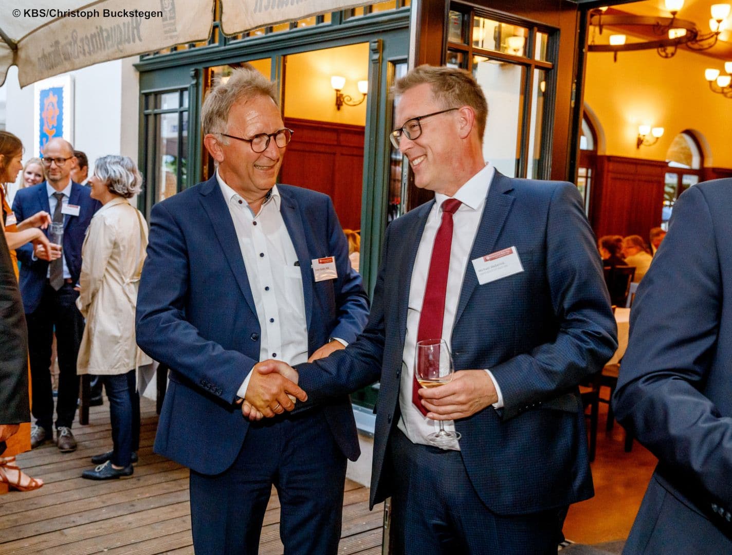 Freundliche Begrüßung von Erwin Rüddel MdB (CDU) (l.) und und Michael Weberink (KBS)