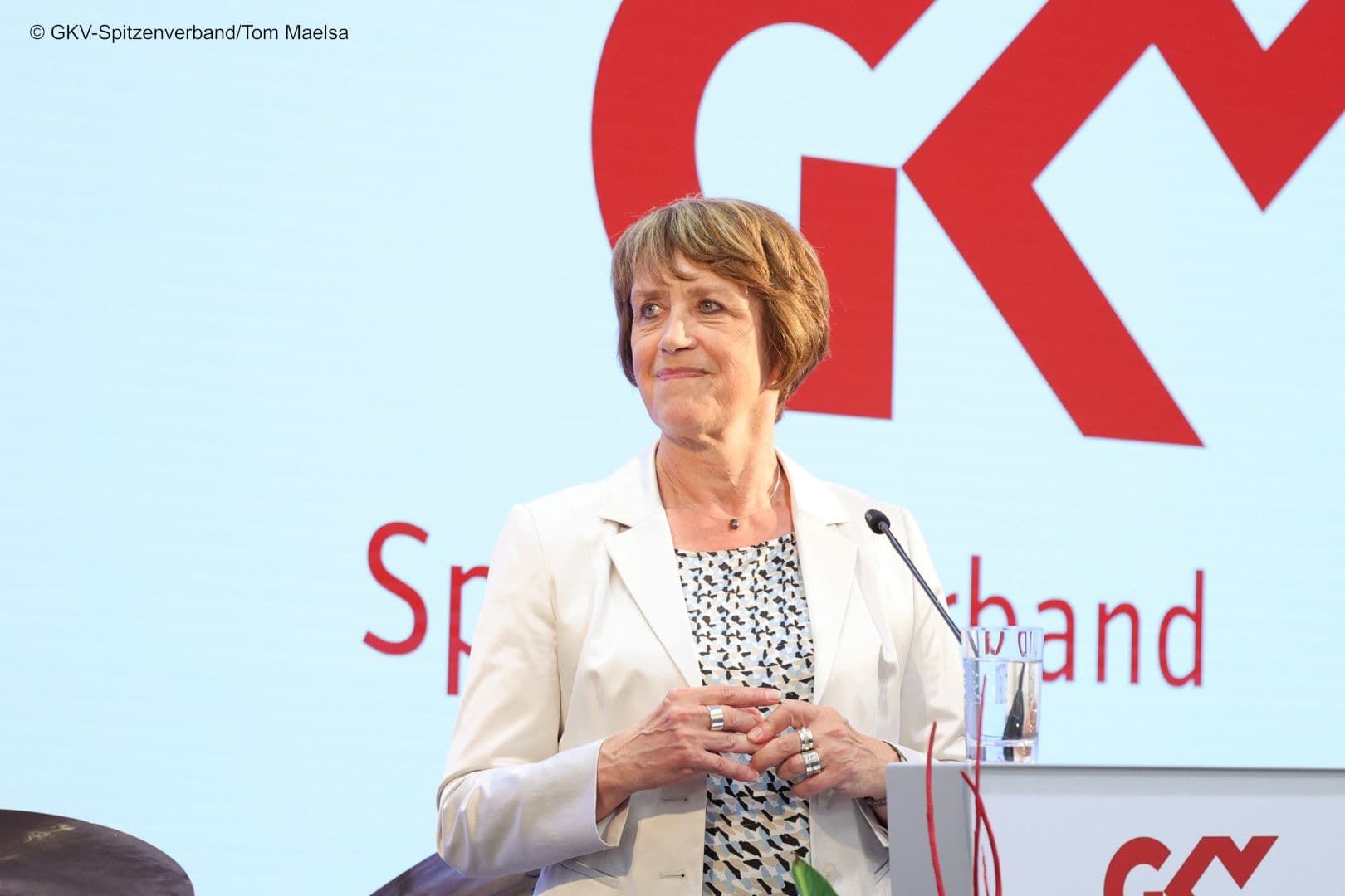 Doris Pfeiffer, Vorstandsvorsitzende des GKV-Spitzenverbandes, bei ihrer Begrüßung