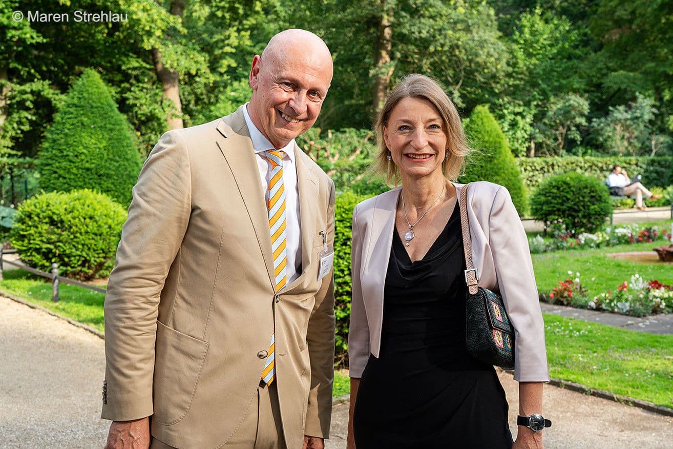 Armin Ehl (Marburger Bund) mit Birgit Kurz (Universität Erlangen-Nürnberg)
