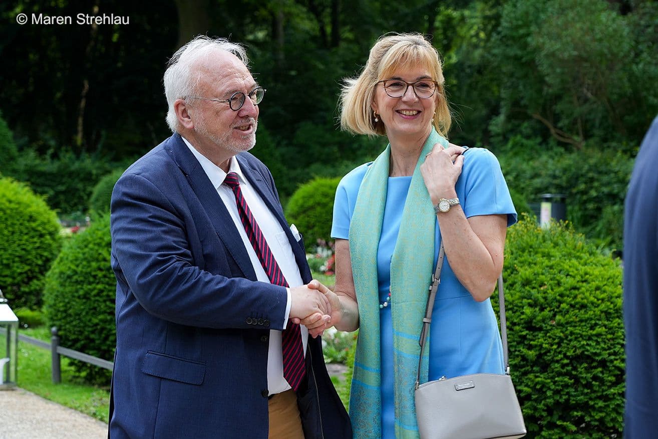 Der ehemalige 1. Vorsitzende und die jetzige 1. Vorsitzende des Marburger Bundes: Rudolf Henke und Susanne Johna