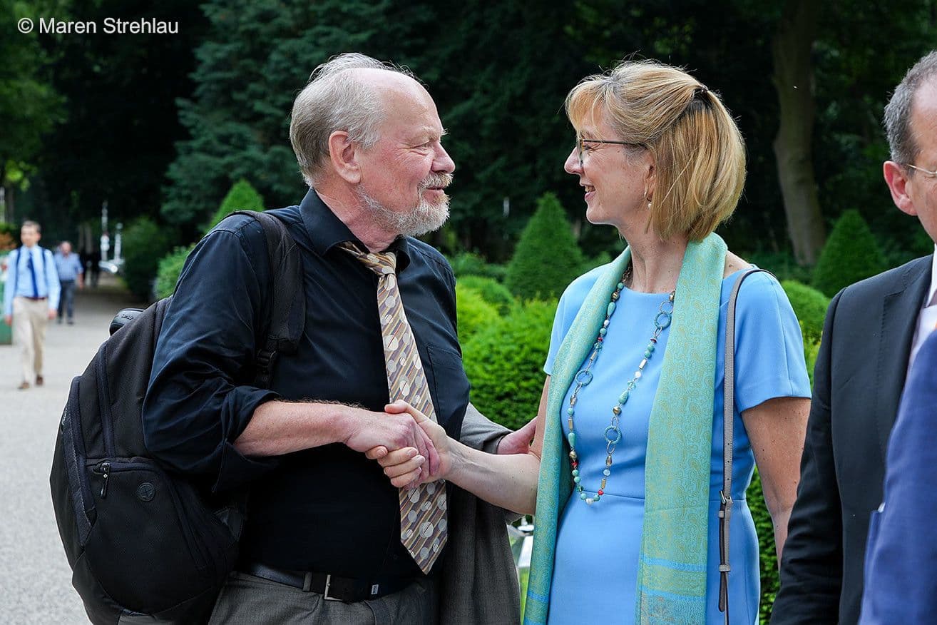 Ganz vertraut: Wulf-Dietrich Leber (GKV-Spitzenverband) und Susanne Johna (Marburger Bund)