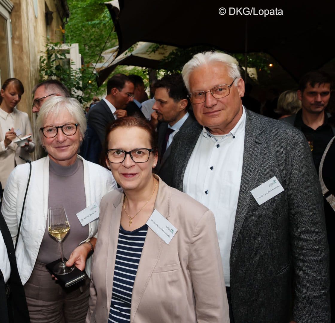 Andrea Benecke, Ilona Köster-Steinebach (beide BPtK) und Claus-Dieter Heidecke (IQTIG) (v.l.n.r.)