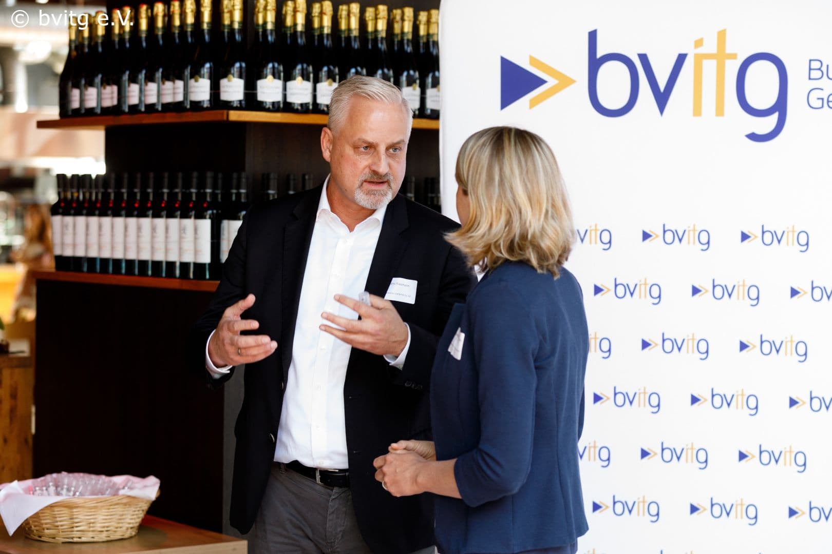 Jens Naumann (medatixx) im Gespräch mit Susanne Ozegowski (BMG)