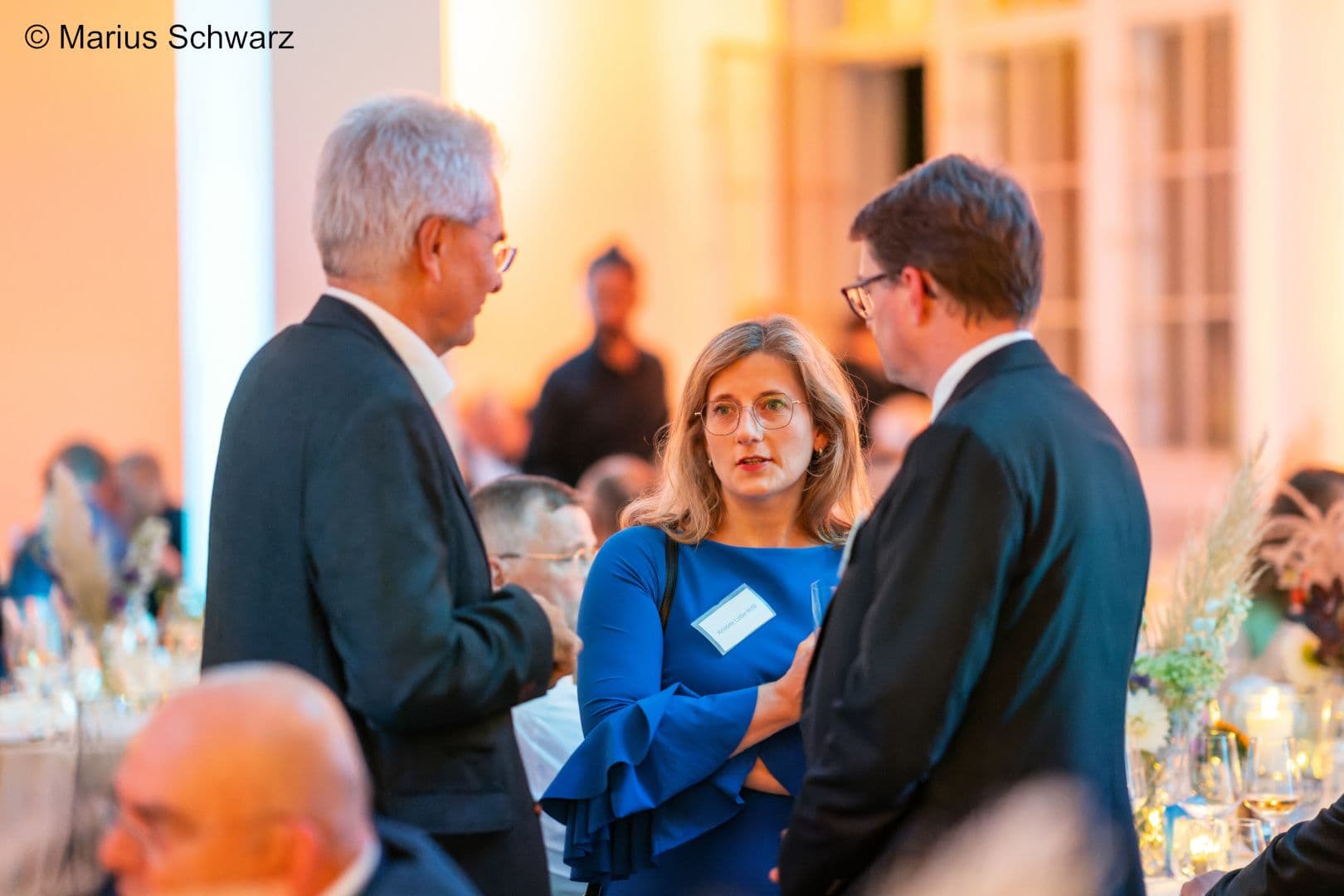 Kristine Lütke MdB (FDP) umringt von Thomas Benkert (BAK) (l.) und Florian Reuther (PKV-Verband)