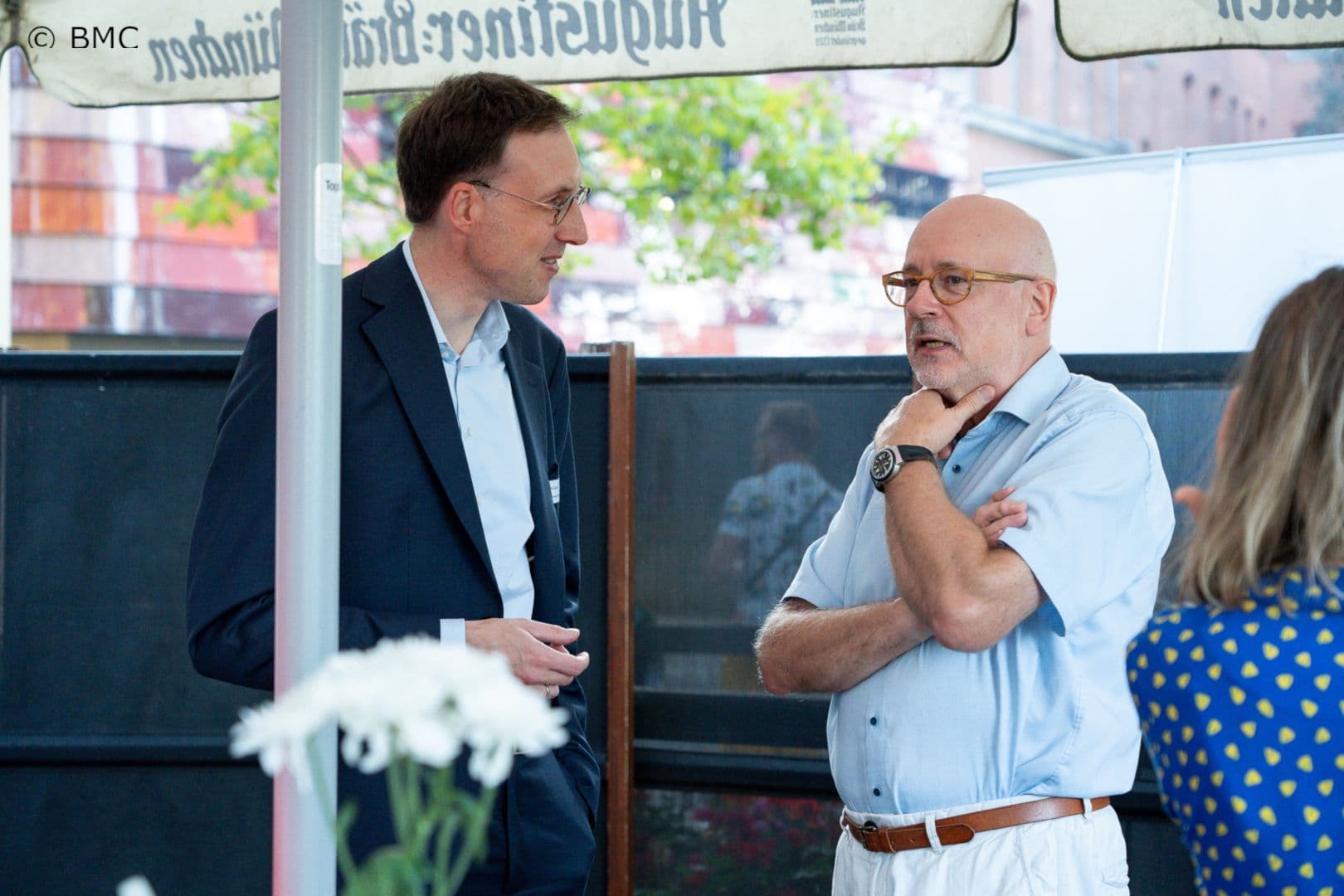 Lutz Hager (BMC) (l.) im Gespräch mit Dirk Heinrich (Virchowbund)