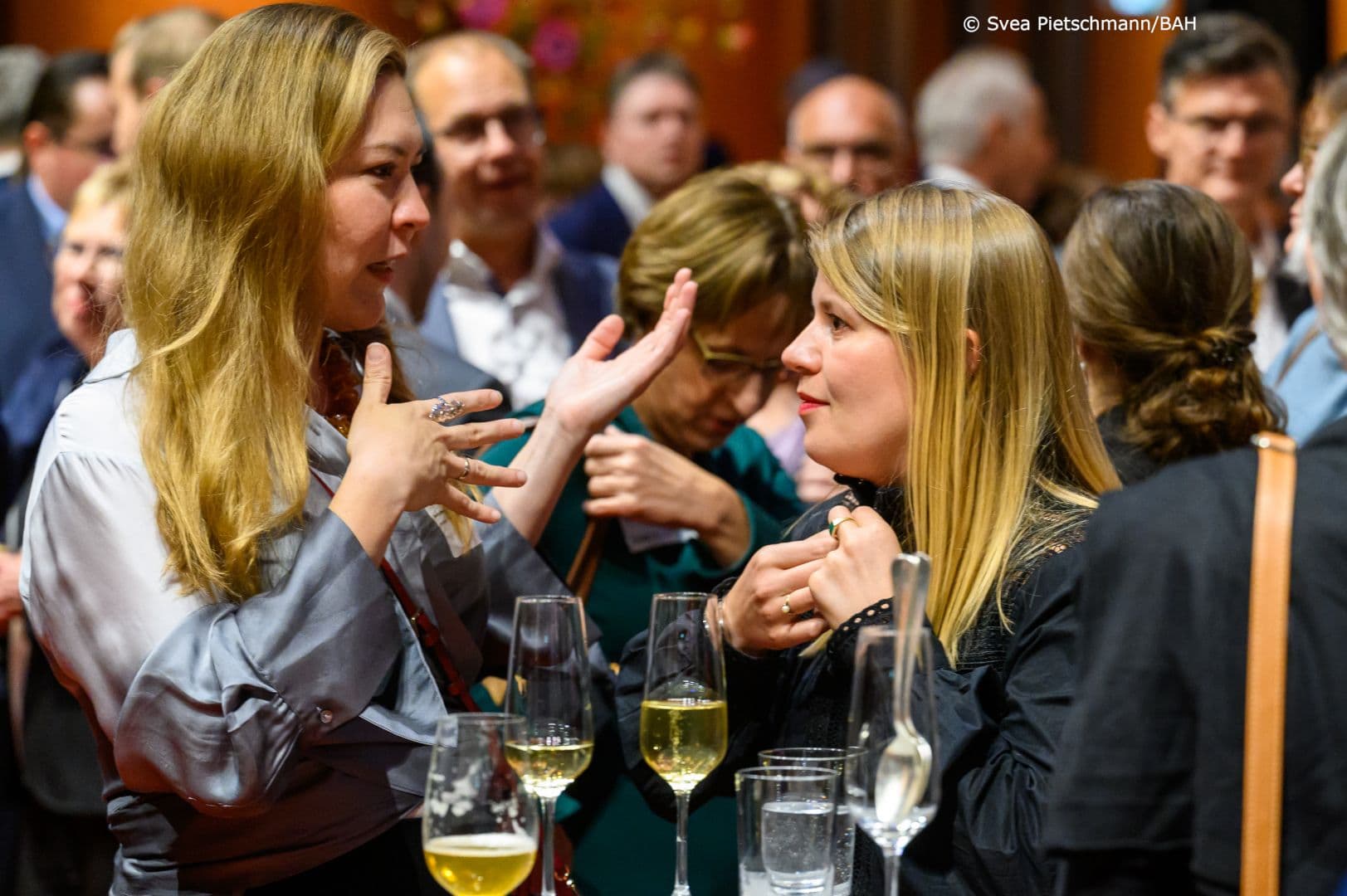 Sarah Khor (Horizon) (l.) mit Julia Rumsch (BPI)