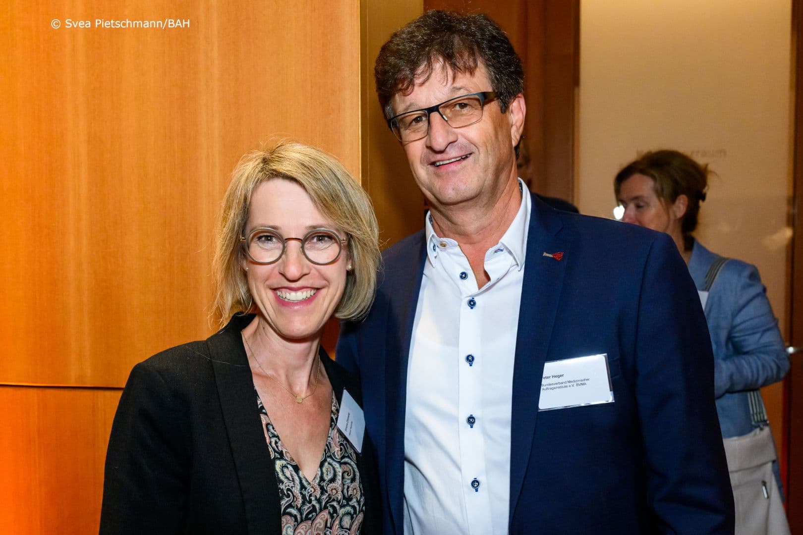 Simone Zimmerer (Helixor Heilmittel) mit  Peter Heger (BVMA)