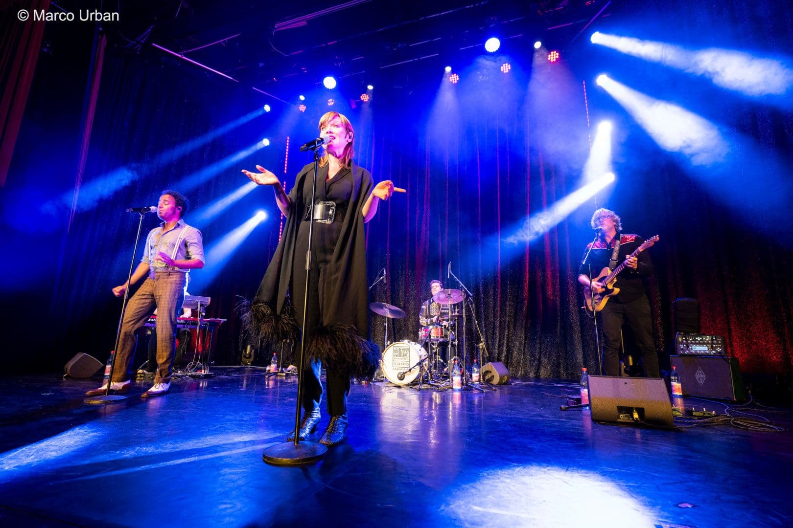 Die Band „King Kamehameha Club Band“ sorgt für gute Stimmung.