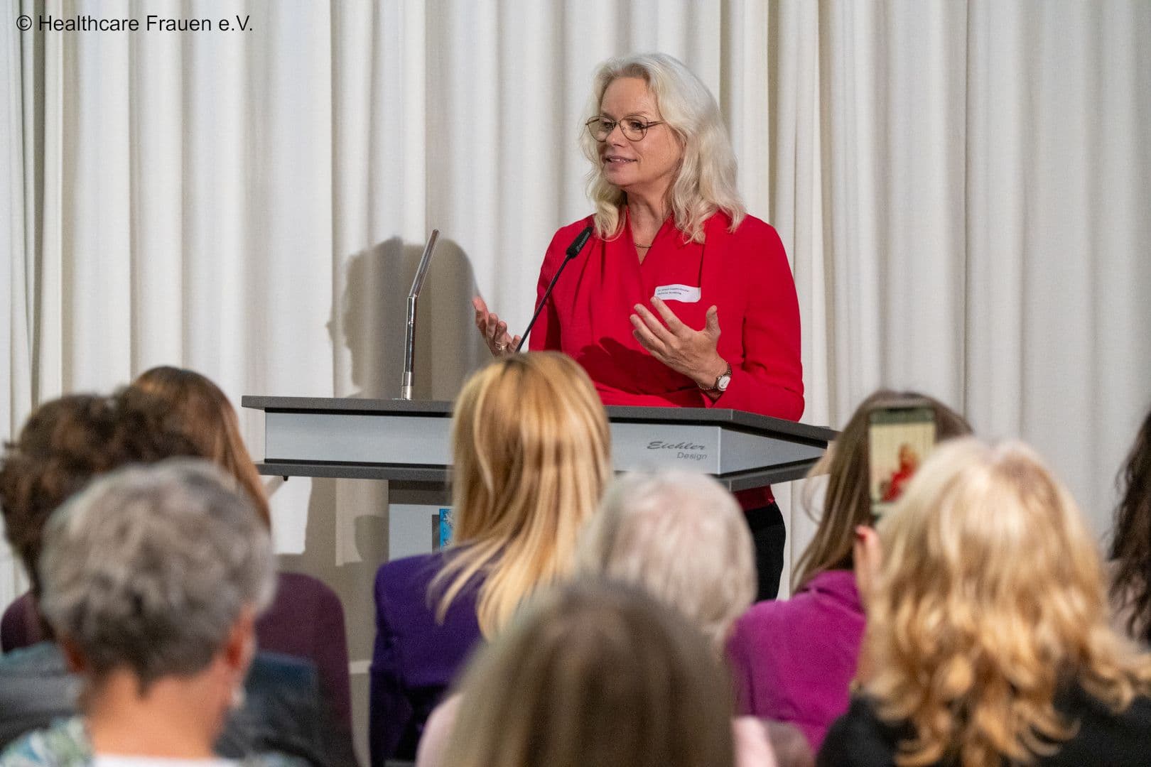 Kirsten Kappert-Gonther MdB (Grüne) spricht zur Gendermedizin.