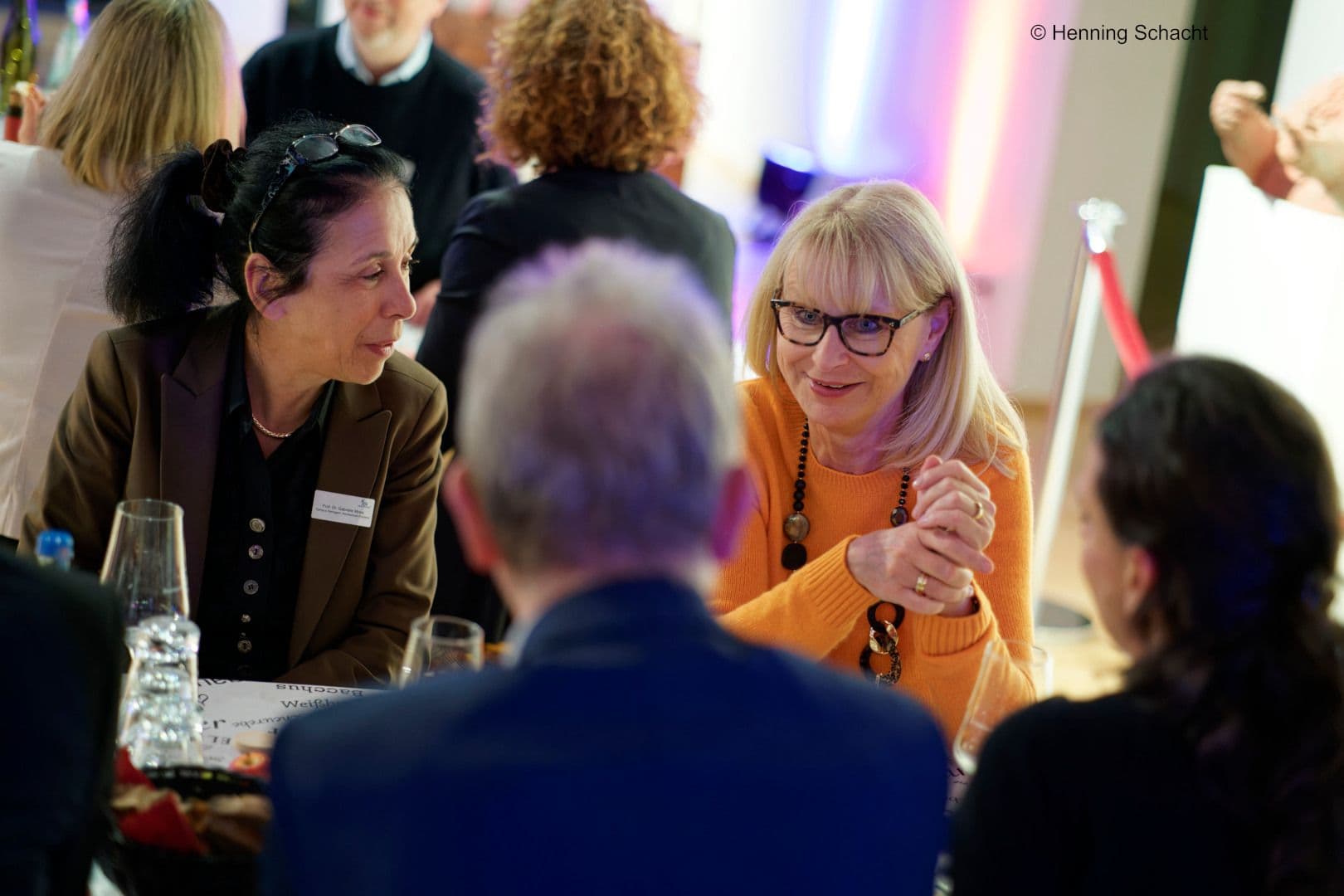 Gabriele Moos (Hochschule Koblenz) (l.) und Karin Maag (G-BA)