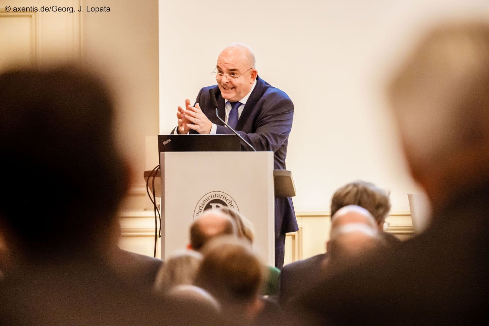 Engagiert für Hilfsmittel im Interesse  der Patienten ist der parlamentarische BMG-Staatssekretär Edgar Franke.