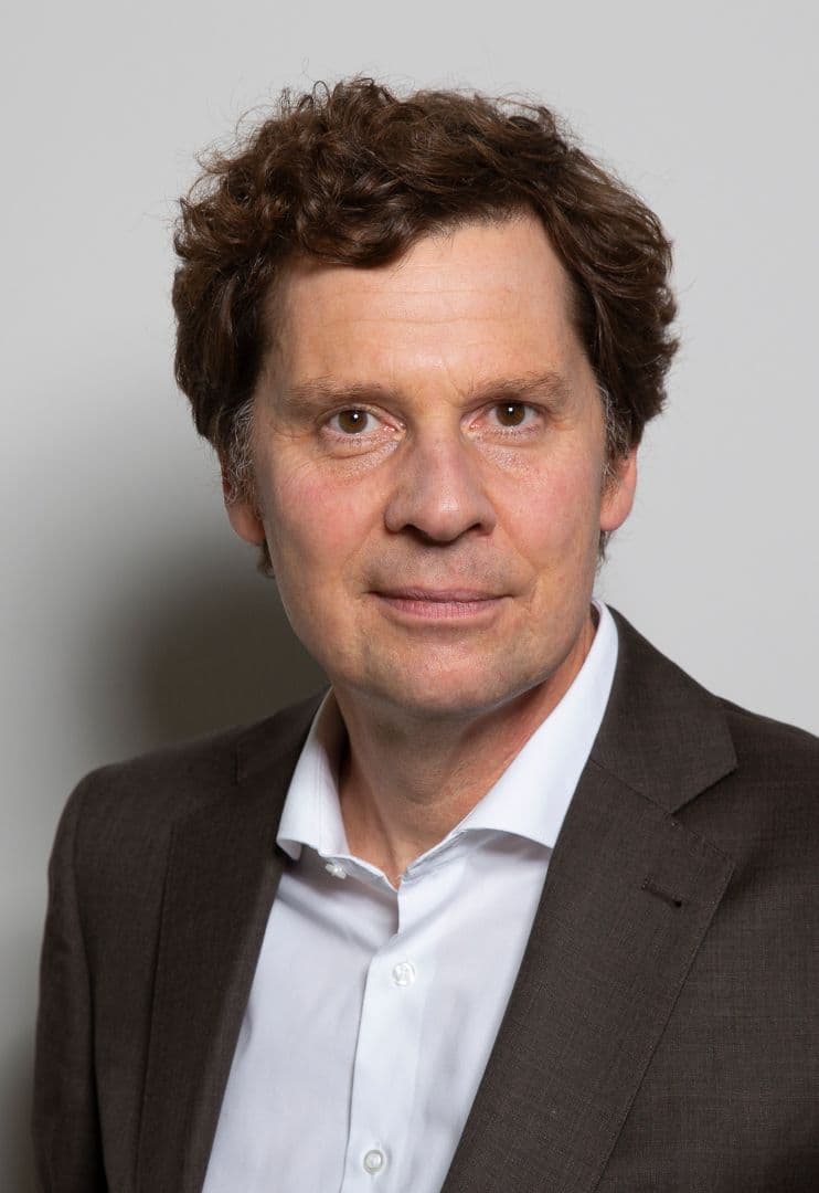 Dr. Timm Genett