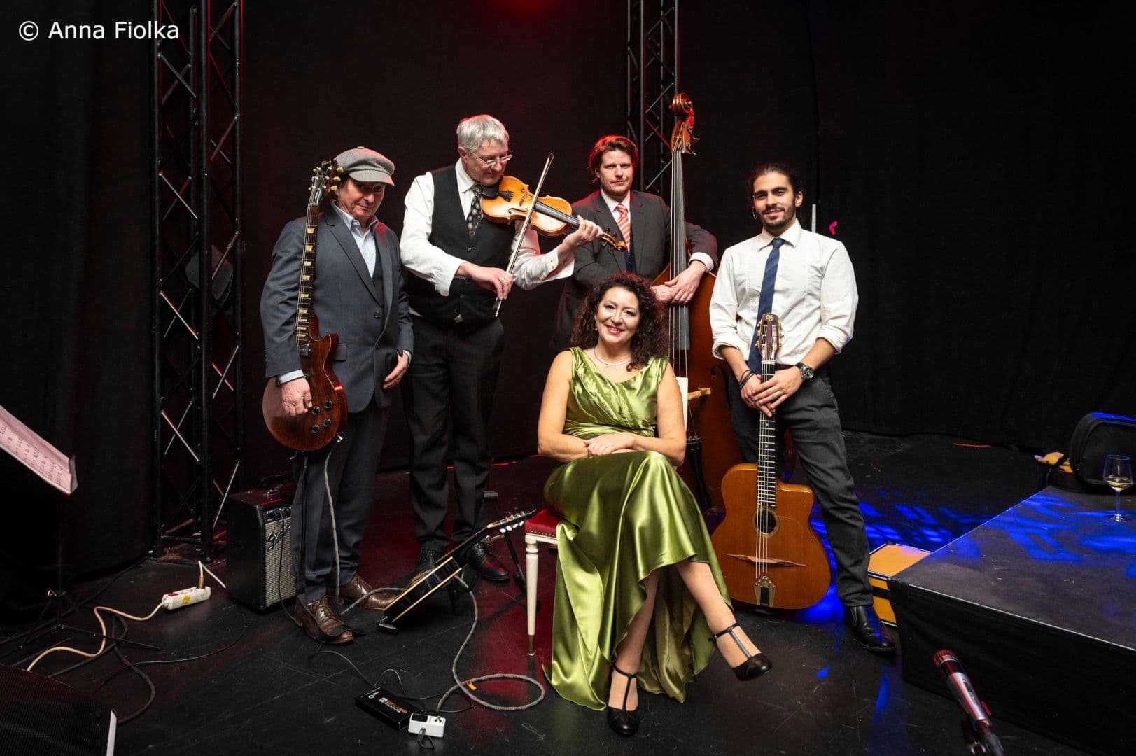 Die komplette Besetzung von „Viola Con Padrinos“